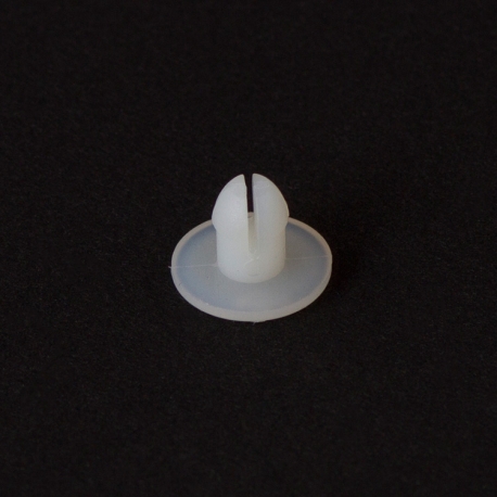 NYLON PUSH-IN PANEL RIVET